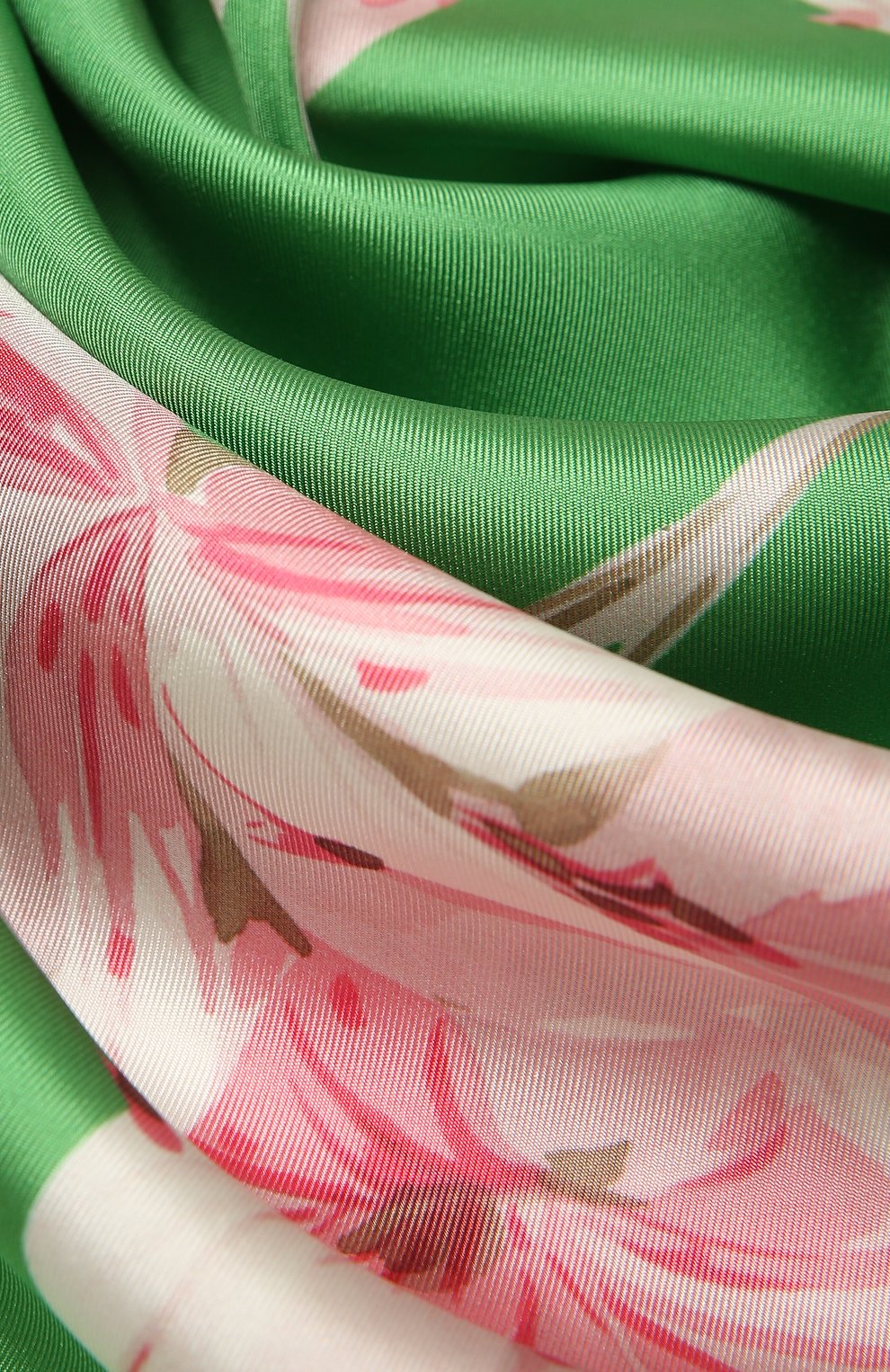 Женский шелковый платок VALENTINO зеленого цвета, арт. VW0EI114/JWJ | Фото 2 (Принт: С принтом; Материал: Текстиль, Шелк; Региональные ограничения белый список (Axapta Mercury): RU)
