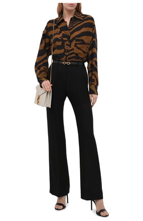 Женская рубашка TOM FORD коричневого цвета по цене 57900 руб., арт. CA3191-FAP139 | Фото 2 Женская рубашка TOM FORD коричневого цвета, арт. CA3191-FAP139 | Фото 2 (Длина (для топов): Удлиненные; Рукава: Длинные; Материал внешний: Лиоцелл; Женское Кросс-КТ: Рубашка-одежда; Принт: С принтом; Стили: Кэжуэл)