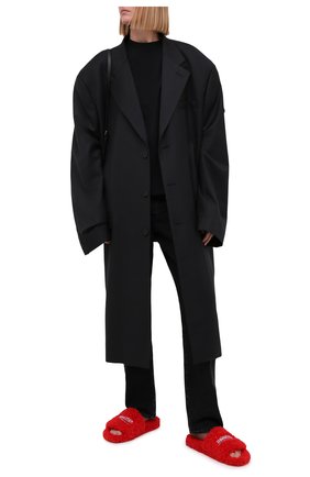 Женские текстильные шлепанцы furry BALENCIAGA красного цвета по цене 45550 руб., арт. 654261/W2D01 | Фото 2 Женские текстильные шлепанцы furry BALENCIAGA красного цвета, арт. 654261/W2D01 | Фото 2