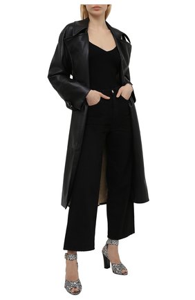 Женские кожаные босоножки TOM FORD черно-белого цвета по цене 108000 руб., арт. W2918T-TSA011 | Фото 2 Женские кожаные босоножки TOM FORD черно-белого цвета, арт. W2918T-TSA011 | Фото 2 (Подошва: Плоская; Материал внутренний: Натуральная кожа; Материал внешний: Текстиль; Каблук тип: Устойчивый; Каблук высота: Высокий; Региональные ограничения белый список (Axapta Mercury): RU)