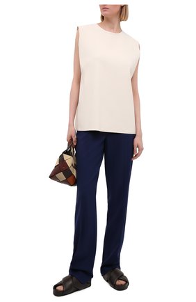 Женские шерстяные брюки RALPH LAUREN синего цвета по цене 74950 руб., арт. 290840132 | Фото 2 Женские шерстяные брюки RALPH LAUREN синего цвета, арт. 290840132 | Фото 2 (Материал внешний: Шерсть; Стили: Кэжуэл; Женское Кросс-КТ: Брюки-одежда; Длина (брюки, джинсы): Удлиненные; Силуэт Ж (брюки и джинсы): Расклешенные)