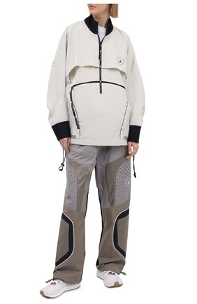 Женская ветровка ADIDAS BY STELLA MCCARTNEY серого цвета по цене 26350 руб., арт. GL7630 | Фото 2 Женская ветровка ADIDAS BY STELLA MCCARTNEY серого цвета, арт. GL7630 | Фото 2
