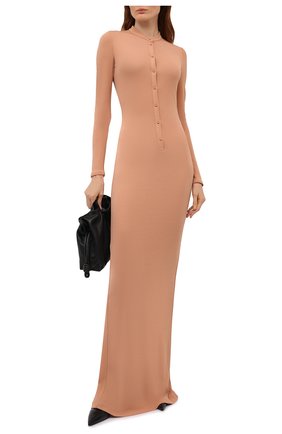 Женское платье из вискозы TOM FORD бежевого цвета по цене 199500 руб., арт. ABJ578-FAX779 | Фото 2 Женское платье из вискозы TOM FORD бежевого цвета, арт. ABJ578-FAX779 | Фото 2
