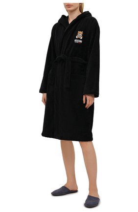 Женский хлопковый халат MOSCHINO UNDERWEAR WOMAN черного цвета по цене 24500 руб., арт. A7301/9040 | Фото 2 Женский хлопковый халат MOSCHINO UNDERWEAR WOMAN черного цвета, арт. A7301/9040 | Фото 2
