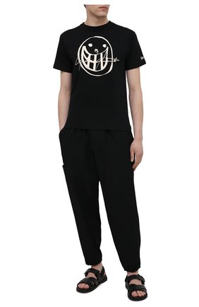 Мужская хлопковая футболка YOHJI YAMAMOTO черного цвета по цене 21900 руб., арт. HD-T98-083 | Фото 2 Мужская хлопковая футболка YOHJI YAMAMOTO черного цвета, арт. HD-T98-083 | Фото 2 (Длина (для топов): Стандартные; Стили: Гранж; Рукава: Короткие; Принт: С принтом; Материал внешний: Хлопок)