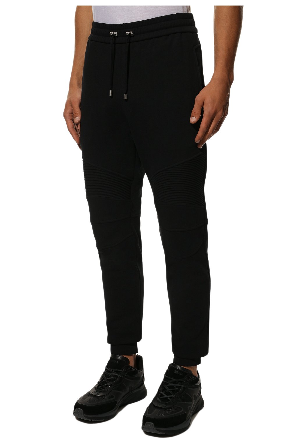 Мужские хлопковые джоггеры BALMAIN черного цвета, арт. VH00B000/B028 | Фото 3 (Длина (брюки, джинсы): Стандартные; Материал внешний: Хлопок; Стили: Спорт-шик; Силуэт М (брюки): Джоггеры)
