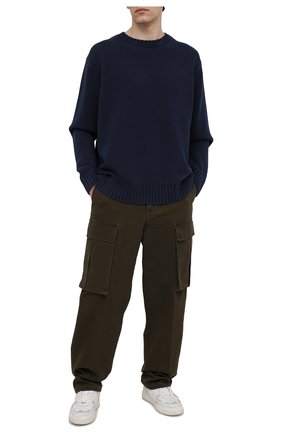 Мужской хлопковый свитер ACNE STUDIOS темно-синего цвета, арт. B60182 | Фото 2 (Стили: Минимализм; Длина (для топов): Стандартные; Мужское Кросс-КТ: Свитер-одежда; Материал внешний: Хлопок; Рукава: Длинные; Принт: Без принта)