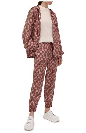 Женские шелковые джоггеры GUCCI бордового цвета по цене 109000 руб., арт. 625005/XJCL5 | Фото 2 Женские шелковые джоггеры GUCCI бордового цвета, арт. 625005/XJCL5 | Фото 2