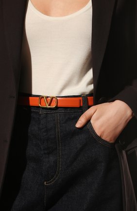 Женский кожаный ремень VALENTINO оранжевого цвета по цене 26950 руб., арт. VW0T0S12/ZFR | Фото 2 Женский кожаный ремень VALENTINO оранжевого цвета, арт. VW0T0S12/ZFR | Фото 2