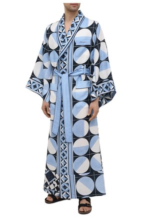Мужской льняной халат DOLCE & GABBANA голубого цвета по цене 272000 руб., арт. G027XT/GEQ61 | Фото 2 Мужской льняной халат DOLCE & GABBANA голубого цвета, арт. G027XT/GEQ61 | Фото 2 (Рукава: Длинные; Материал внешний: Лен; Кросс-КТ: домашняя одежда; Длина (верхняя одежда): Длинные)