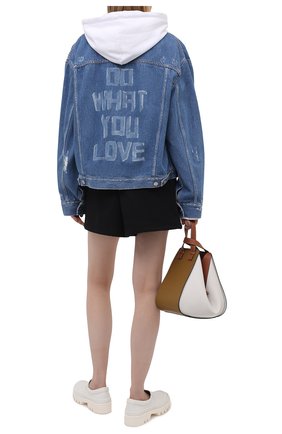 Женская джинсовая куртка GOLDEN GOOSE DELUXE BRAND голубого цвета по цене 41050 руб., арт. GWP00602.P000328 | Фото 2 Женская джинсовая куртка GOLDEN GOOSE DELUXE BRAND голубого цвета, арт. GWP00602.P000328 | Фото 2