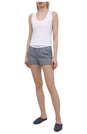 Женские хлопковые шорты CALVIN KLEIN серого цвета по цене 4105 руб., арт. QS6080E | Фото 2 Женские хлопковые шорты CALVIN KLEIN серого цвета, арт. QS6080E | Фото 2