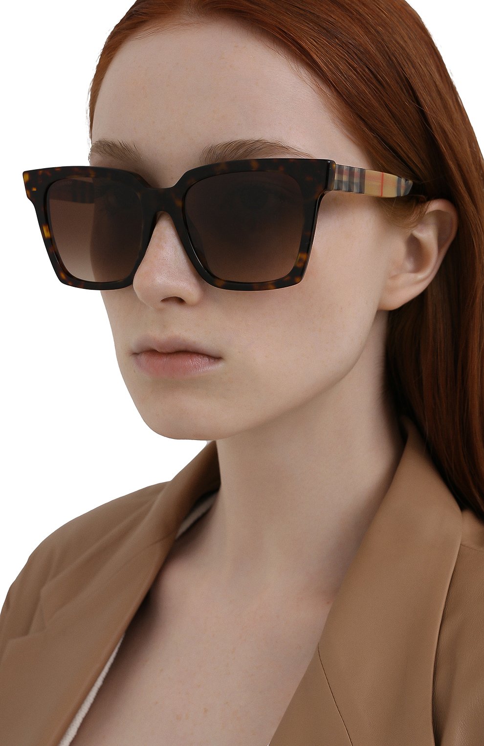 Женские солнцезащитные очки BURBERRY коричневого цвета, арт. 4335-393013 | Фото 2 (Региональные ограничения белый списо к (Axapta Mercury): RU; Тип очков: С/з; Оптика Гендер: оптика-женское; Очки форма: Прямоугольные)
