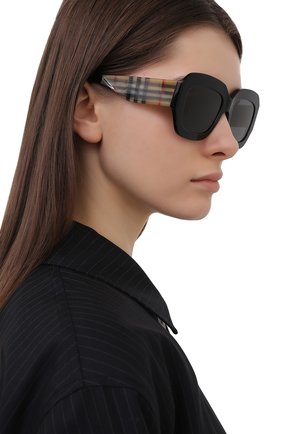 Женские солнцезащитные очки BURBERRY черного цвета по цене 17700 руб., арт. 4334-392987 | Фото 2 Женские солнцезащитные очки BURBERRY черного цвета, арт. 4334-392987 | Фото 2 (Тип очков: С/з; Очки форма: Квадратные, Прямоугольные; Оптика Гендер: оптика-женское)