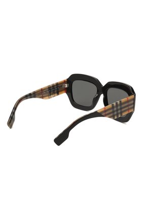 Женские солнцезащитные очки BURBERRY черного цвета, арт. 4334-392987 | Фото 4 (Тип очков: С/з; Очки форма: Квадратные, Прямоугольные; Оптика Гендер: оптика-женское)