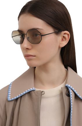 Женские солнцезащитные очки RAY-BAN черного цвета по цене 12500 руб., арт. 1972-002/GB | Фото 2 Женские солнцезащитные очки RAY-BAN черного цвета, арт. 1972-002/GB | Фото 2