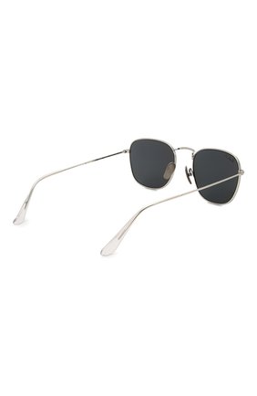 Женские солнцезащитные очки RAY-BAN серебряного цвета, арт. 8157-920948 | Фото 5 (Кросс-КТ: С/з-унисекс; Региональные ограничения белый список (Axapta Mercury): RU; Тип очков: С/з; Оптика Гендер: оптика-унисекс; Очки форма: Прямоугольные)