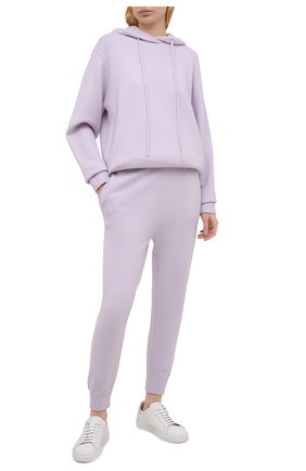 Женские кашемировые джоггеры EXTREME CASHMERE сиреневого цвета по цене 41450 руб., арт. 056/Y0GI | Фото 2 Женские кашемировые джоггеры EXTREME CASHMERE сиреневого цвета, арт. 056/Y0GI | Фото 2