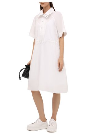 Женское хлопковое платье KENZO белого цвета по цене 39850 руб., арт. FB52R00269CW | Фото 2 Женское хлопковое платье KENZO белого цвета, арт. FB52R00269CW | Фото 2 (Материал внешний: Хлопок; Случай: Повседневный; Материал подклада: Хлопок; Стили: Романтичный; Рукава: Короткие; Длина Ж (юбки, платья, шорты): До колена; Женское Кросс-КТ: Платье-одежда)