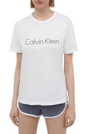 Женская хлопковая пижама CALVIN KLEIN серого цвета, арт. QS6711E | Фото 2 (Рукава: Короткие; Длина (для топов): Стандартные; Длина Ж (юбки, платья, шорты): Мини; Материал внешний: Хлопок)