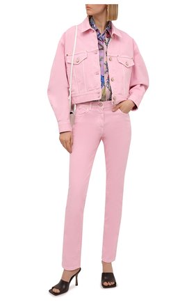 Женские джинсы VERSACE светло-розового цвета по цене 47800 руб., арт. A86623/1F00813 | Фото 2 Женские джинсы VERSACE светло-розового цвета, арт. A86623/1F00813 | Фото 2