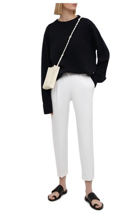 Женские хлопковые брюки REDVALENTINO белого цвета по цене 43050 руб., арт. VR0RBE25/4YN | Фото 2 Женские хлопковые брюки REDVALENTINO белого цвета, арт. VR0RBE25/4YN | Фото 2 (Материал внешний: Хлопок; Силуэт Ж (брюки и джинсы): Прямые; Женское Кросс-КТ: Брюки-одежда; Стили: Кэжуэл; Длина (брюки, джинсы): Укороченные; Региональные ограничения белый список (Axapta Mercury): RU)