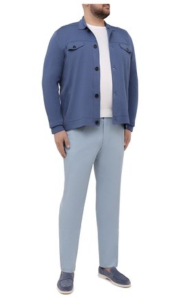 Мужские хлопковые брюки HILTL голубого цвета, арт. 73295/60-70 | Фото 2 (Стили: Кэжуэл; Случай: Повседневный; Материал внешний: Хлопок; Силуэт М (брюки): Чиносы; Длина (брюки, джинсы): Стандартные; Big sizes: Big Sizes)