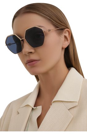 Женские солнцезащитные очки VALENTINO голубого цвета по цене 37250 руб., арт. 2044-300480 | Фото 2 Женские солнцезащитные очки VALENTINO голубого цвета, арт. 2044-300480 | Фото 2