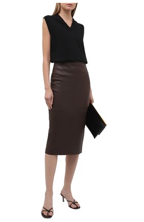 Женская кожаная юбка BRUNELLO CUCINELLI коричневого цвета по цене 268500 руб., арт. MPV32G2968 | Фото 2 Женская кожаная юбка BRUNELLO CUCINELLI коричневого цвета, арт. MPV32G2968 | Фото 2 (Длина Ж (юбки, платья, шорты): До колена, Миди; Материал подклада: Синтетический материал; Женское Кросс-КТ: Юбка-одежда; Стили: Гламурный; Материал внешний: Натуральная кожа)