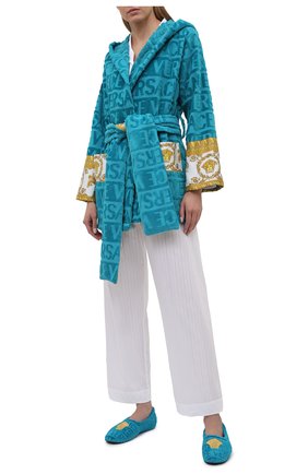 Женский хлопковый халат VERSACE голубого цвета по цене 44600 руб., арт. ZACJ00019/ZC0SP052 | Фото 2 Женский хлопковый халат VERSACE голубого цвета, арт. ZACJ00019/ZC0SP052 | Фото 2