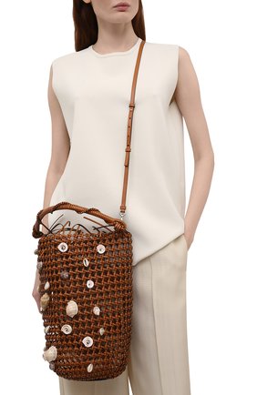 Женская сумка mesh bucket loewe x paula's ibiza LOEWE коричневого цвета по цене 191500 руб., арт. A546W52X02 | Фото 2 Женская сумка mesh bucket loewe x paula's ibiza LOEWE коричневого цвета, арт. A546W52X02 | Фото 2 (Сумки-технические: Сумки через плечо, Сумки top-handle; Материал: Натуральная кожа, Растительное волокно; Ремень/цепочка: На ремешке; Размер: large)