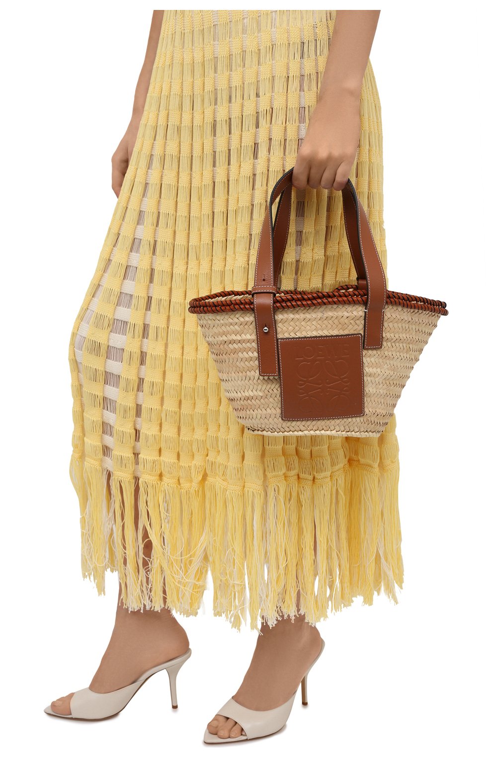 Женская сумка basket small loewe x paula's ibiza LOEWE бежевого цвета по цене 36800 руб., арт. A223S93X17 | Фото 2 Женская сумка basket small loewe x paula's ibiza LOEWE бежевого цвета, арт. A223S93X17 | Фото 2 (Ошибки технического описания: Нет ширины; Сумки-технические: Сумки top-handle; Материал: Растительное волокно; Размер: small)