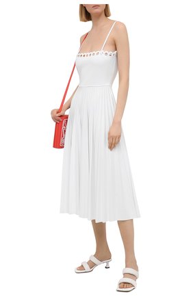 Женское платье REDVALENTINO белого цвета по цене 52100 руб., арт. VR0MJ06R/5WB | Фото 2 Женское платье REDVALENTINO белого цвета, арт. VR0MJ06R/5WB | Фото 2 (Материал внешний: Хлопок, Синтетический материал; Материал подклада: Синтетический материал; Стили: Романтичный; Женское Кросс-КТ: Платье-одежда, Сарафаны; Длина Ж (юбки, платья, шорты): Миди; Случай: Повседневный; Региональные ограничения белый список (Axapta Mercury): RU; Рукава: На бретелях)