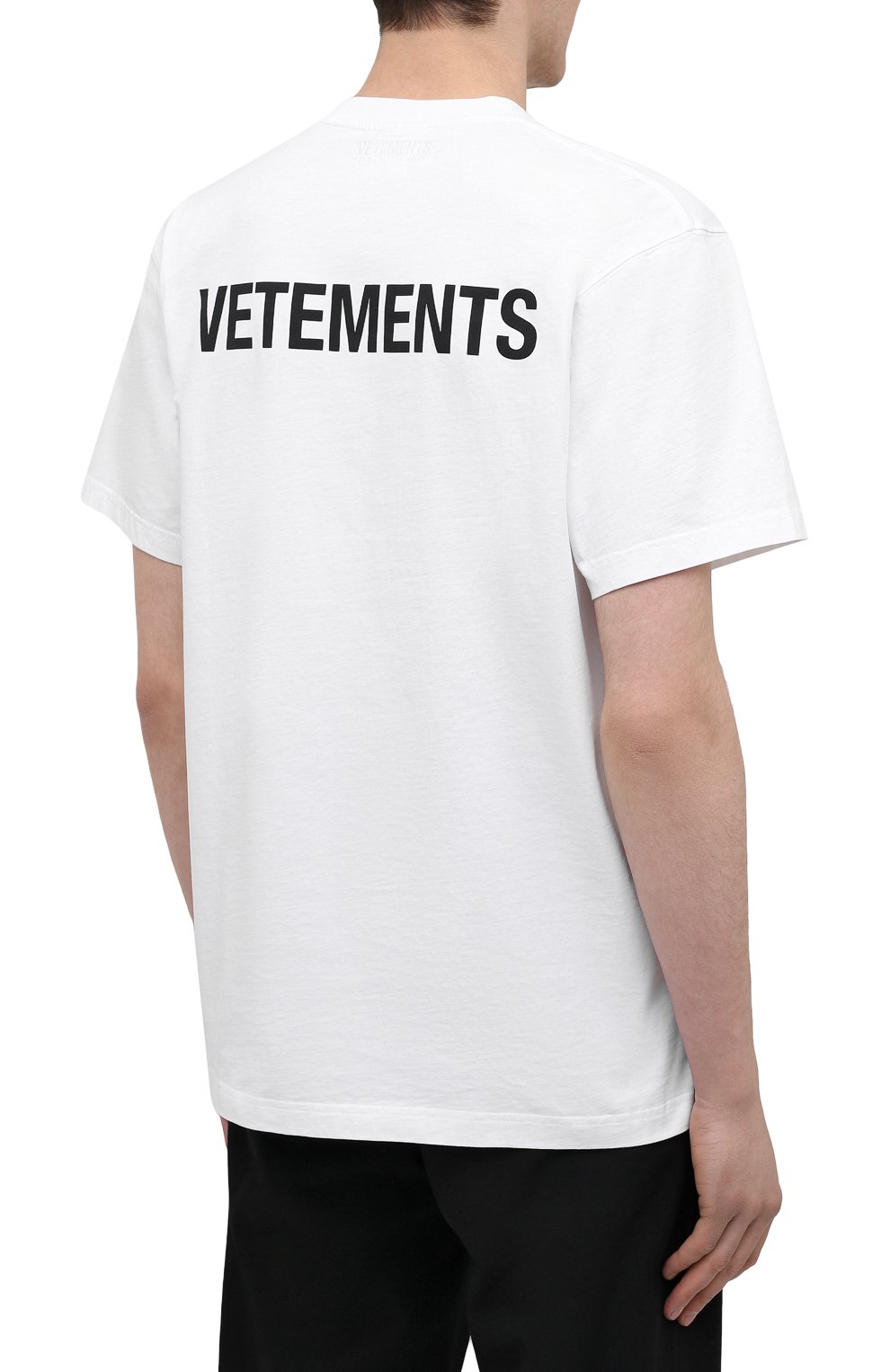 Мужская хлопковая футболка VETEMENTS белого цвета, арт. UA52TR240W 1602/M | Фото 4 (Рукава: Короткие; Длина (для топов): Стандартные; Принт: С принтом; Материал внешний: Хлопок)
