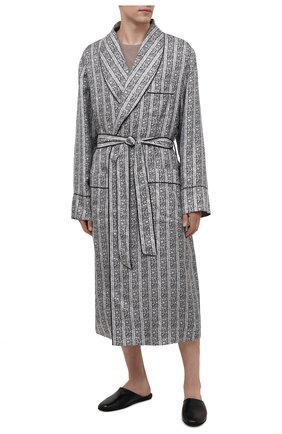 Мужской шелковый халат DOLCE & GABBANA серого цвета по цене 272000 руб., арт. G0936T/IS1HB | Фото 2 Мужской шелковый халат DOLCE & GABBANA серого цвета, арт. G0936T/IS1HB | Фото 2 (Кросс-КТ: домашняя одежда; Материал подклада: Шелк; Длина (верхняя одежда): Длинные; Рукава: Длинные; Материал внешний: Шелк)
