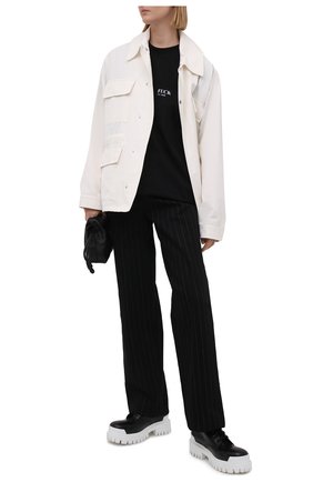 Женская хлопковая футболка VETEMENTS черного цвета по цене 27200 руб., арт. UA52TR160B 1602/W | Фото 2 Женская хлопковая футболка VETEMENTS черного цвета, арт. UA52TR160B 1602/W | Фото 2