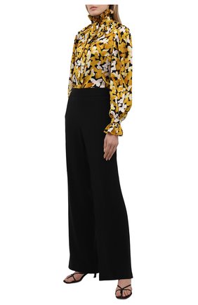 Женская шелковая блузка SAINT LAURENT желтого цвета по цене 114000 руб., арт. 655326/Y6C13 | Фото 2 Женская шелковая блузка SAINT LAURENT желтого цвета, арт. 655326/Y6C13 | Фото 2 (Длина (для топов): Стандартные; Женское Кросс-КТ: Блуза-одежда; Принт: С принтом; Материал внешний: Шелк; Рукава: Длинные; Стили: Бохо)