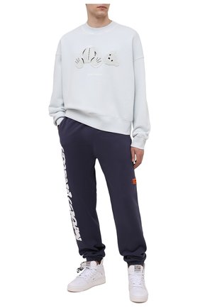 Мужской хлопковый свитшот PALM ANGELS голубого цвета по цене 65150 руб., арт. PMBA026S21FLE0024444 | Фото 2 Мужской хлопковый свитшот PALM ANGELS голубого цвета, арт. PMBA026S21FLE0024444 | Фото 2