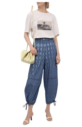 Женские джинсы loewe x paula's ibiza LOEWE голубого цвета по цене 67850 руб., арт. S616Y04X09 | Фото 2 Женские джинсы loewe x paula's ibiza LOEWE голубого цвета, арт. S616Y04X09 | Фото 2