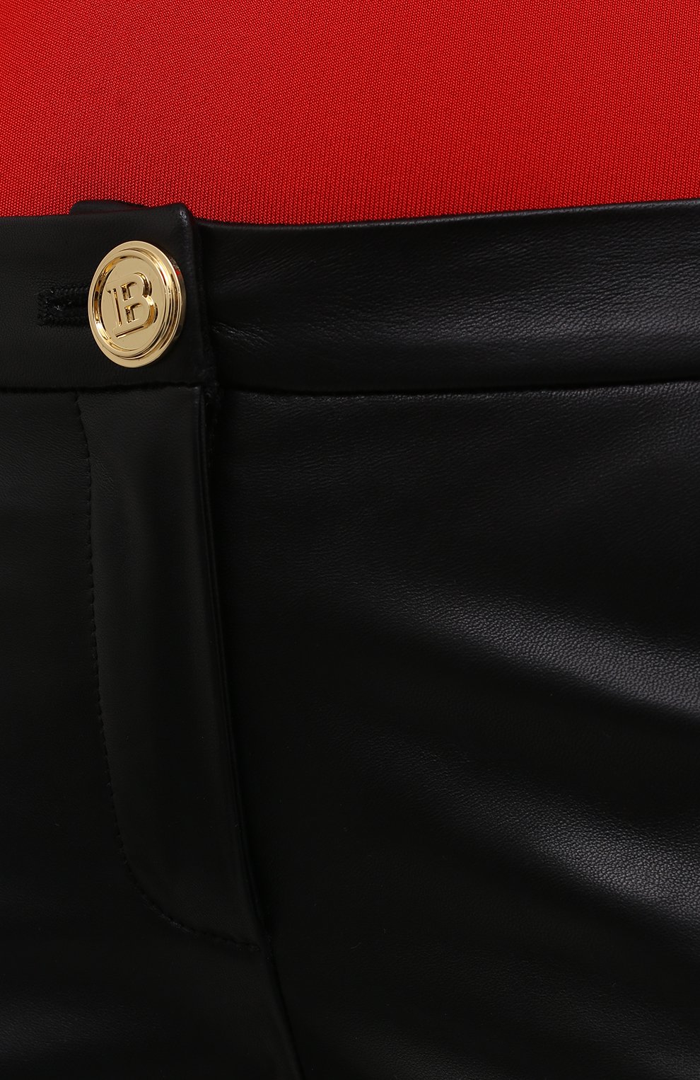 Женские кожаные брюки BALMAIN черного цвета, арт. VF0QI000/L110 | Фото 5 (Длина (брюки, джинсы): Удлиненные; Женское Кросс-КТ: Брюки-одежда, Кожаные брюки; Стили: Гранж; Силуэт Ж (брюки и джинсы): Расклешенные; Материал подклада: Синтетический материал; Материал внешний: Натуральная кожа)