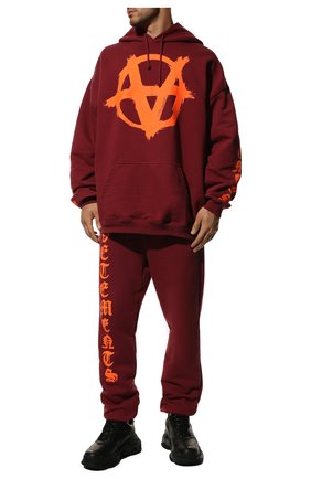 Мужской хлопковое худи VETEMENTS бордового цвета по цене 103000 руб., арт. UA52TR820R 1601/M | Фото 2 Мужской хлопковое худи VETEMENTS бордового цвета, арт. UA52TR820R 1601/M | Фото 2 (Принт: С принтом; Мужское Кросс-КТ: Худи-одежда; Материал внешний: Хлопок; Стили: Гранж; Рукава: Длинные; Длина (для топов): Стандартные)