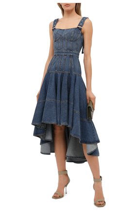 Женское джинсовое платье ALEXANDER MCQUEEN синего цвета по цене 268000 руб., арт. 654852/QMABC | Фото 2 Женское джинсовое платье ALEXANDER MCQUEEN синего цвета, арт. 654852/QMABC | Фото 2 (Стили: Гранж; Женское Кросс-КТ: Платье-одежда; Случай: Повседневный; Длина Ж (юбки, платья, шорты): Миди; Материал внешний: Хлопок, Деним; Материал подклада: Хлопок; Кросс-КТ: Деним; Региональные ограничения белый список (Axapta Mercury): RU; Рукава: На бретелях)