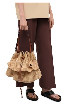 Женская сумка balloon ruffle loewe x paula's ibiza LOEWE бежевого цвета по цене 106000 руб., арт. A710P69X01 | Фото 2 Женская сумка balloon ruffle loewe x paula's ibiza LOEWE бежевого цвета, арт. A710P69X01 | Фото 2