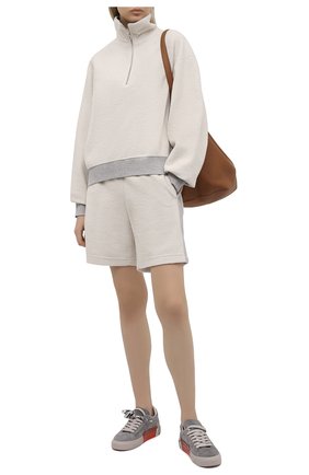 Женские хлопковые шорты HELMUT LANG светло-серого цвета по цене 16400 руб., арт. L01DW202 | Фото 2 Женские хлопковые шорты HELMUT LANG светло-серого цвета, арт. L01DW202 | Фото 2