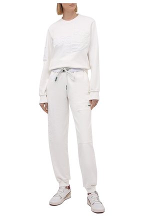 Женские хлопковые джоггеры LACOSTE белого цвета по цене 27720 руб., арт. XH024470V | Фото 2 Женские хлопковые джоггеры LACOSTE белого цвета, арт. XH024470V | Фото 2
