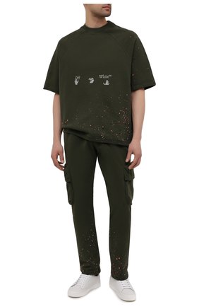 Мужские хлопковые брюки-карго OFF-WHITE хаки цвета по цене 89950 руб., арт. 0MCH036S21FLE005 | Фото 2 Мужские хлопковые брюки-карго OFF-WHITE хаки цвета, арт. 0MCH036S21FLE005 | Фото 2 (Стили: Милитари; Случай: Повседневный; Длина (брюки, джинсы): Стандартные; Силуэт М (брюки): Карго; Материал внешний: Хлопок)