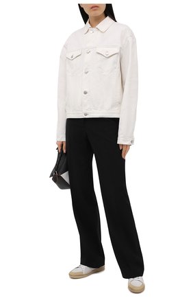 Женская джинсовая куртка MAISON MARGIELA белого цвета по цене 79950 руб., арт. S51AM0428/S30642 | Фото 2 Женская джинсовая куртка MAISON MARGIELA белого цвета, арт. S51AM0428/S30642 | Фото 2 (Стили: Минимализм; Кросс-КТ: Деним, Куртка; Материал внешний: Хлопок; Длина (верхняя одежда): Короткие; Рукава: Длинные)