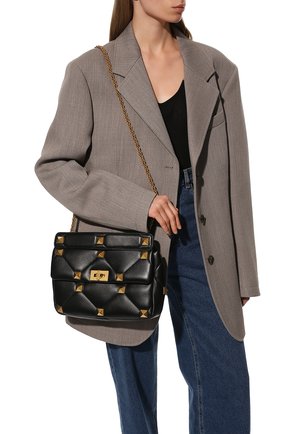 Женская сумка roman stud large VALENTINO черного цвета по цене 0 руб., арт. VW0B0I60/BSF | Фото 2 Женская сумка roman stud large VALENTINO черного цвета, арт. VW0B0I60/BSF | Фото 2 (Сумки-технические: Сумки через плечо, Сумки top-handle; Ремень/цепочка: С цепочкой, На ремешке; Материал: Натуральная кожа; Размер: large)