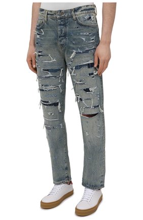 Мужские джинсы AMIRI синего цвета, арт. MDR001-405 | Фото 3 (Силуэт М (брюки): Прямые; Кросс-КТ: Деним; Длина (брюки, джинсы): Стандартные; Стили: Гранж; Материал внешний: Хлопок; Детали: Потертости)