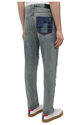 Мужские джинсы AMIRI синего цвета, арт. MDR001-405 | Фото 4 (Силуэт М (брюки): Прямые; Кросс-КТ: Деним; Длина (брюки, джинсы): Стандартные; Стили: Гранж; Материал внешний: Хлопок; Детали: Потертости)